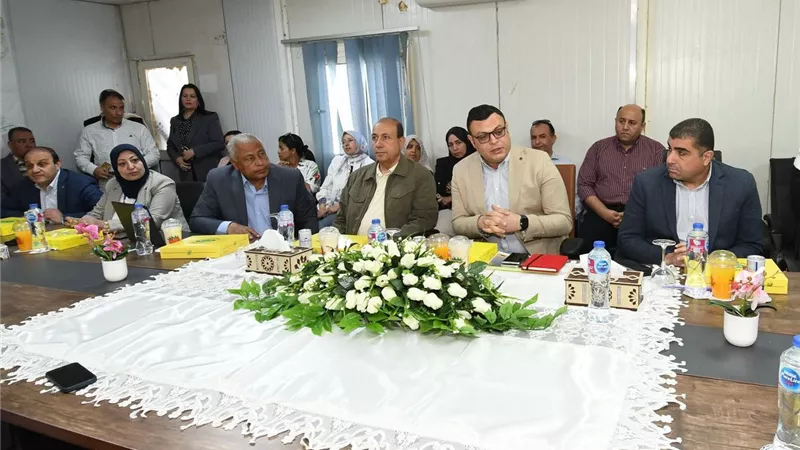 وزير الإسكان بعقد اجتماعا مع الشركات العاملة بحدائق تلال الفسطاط