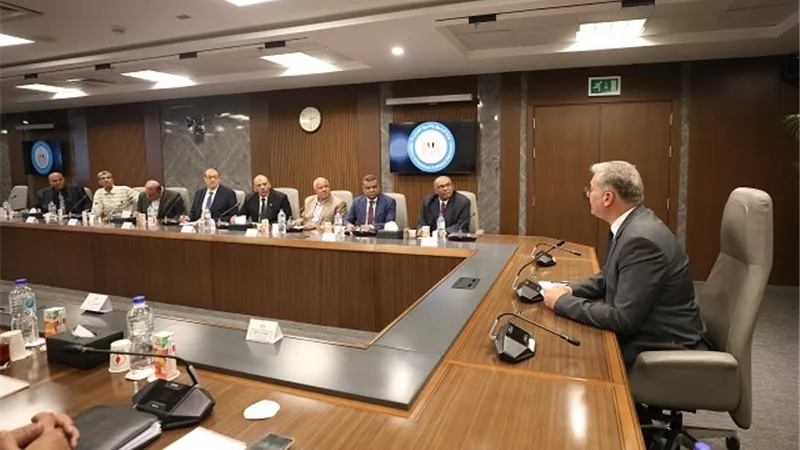 وزير البترول يبحث مع وفد النقابة العامة للمناجم تطوير قطاع التعدين