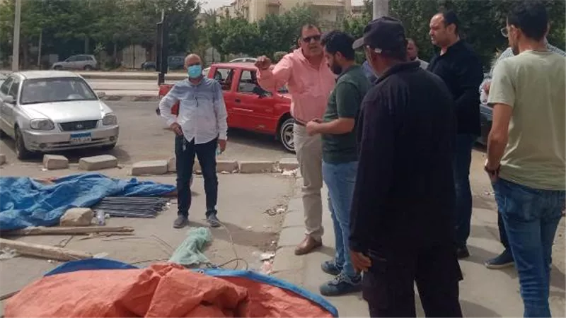 رئيس جهاز الشروق يرصد المخالفات فى شوراع المدينة ويصدر قرارات هامة صور