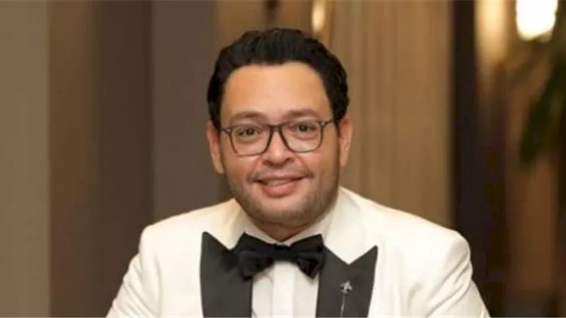 أحمد رزق يروج لأحدث أعمالة الفنية