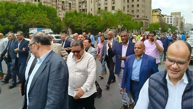 مسيرة دار التحرير الى نقابة الصحفيين للتسجيل في كشوف الجمعية العمومية