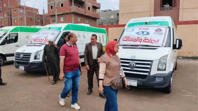 علاج 1409 مواطنين بالمحان في قافلة طبية بدمياط