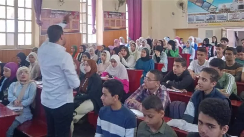 تعليــــم دمياط يواصل المراجعات النهائية المجانية لطلاب الإعدادية