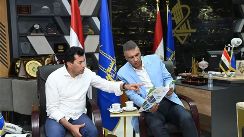 وزير الشباب يعقد لقاءً مع أعضاء النواب والشيوخ بحضور محافظ أسوان