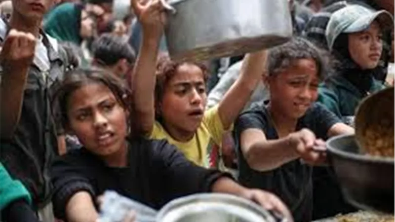 أكسيوس: أمريكا وإسرائيل تقتربان من الاتفاق على إدخال مساعدات لغزة