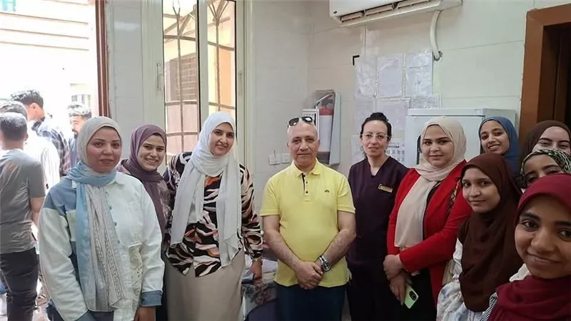 طلاب كلية الصيدلة بالمنيا في زيارة تعليمية لمستشفى الصدر بالمنيا
