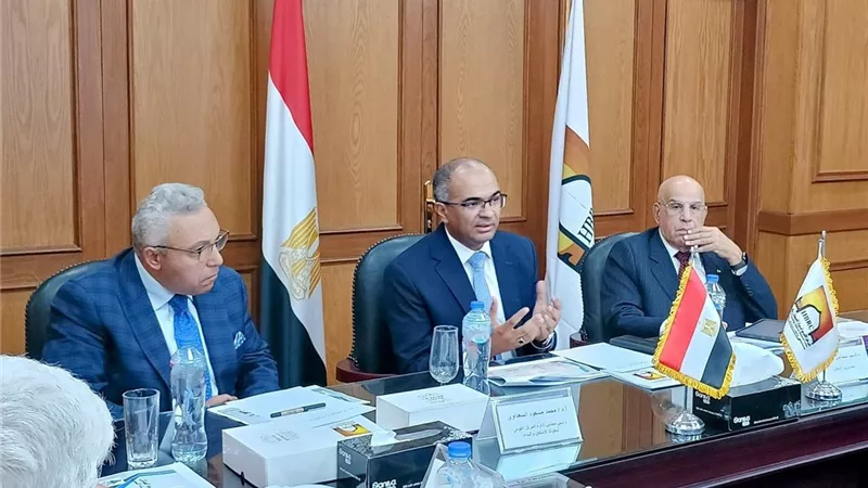 نائب وزير الإسكان يبحث تحديث منظومة أكواد مياه الشرب والصرف الصحي