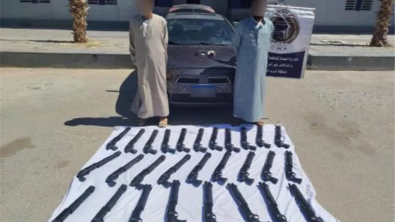 سقوط عنصرين اجراميين بحوزتهما 28 بندقية خرطوش فى مطروح