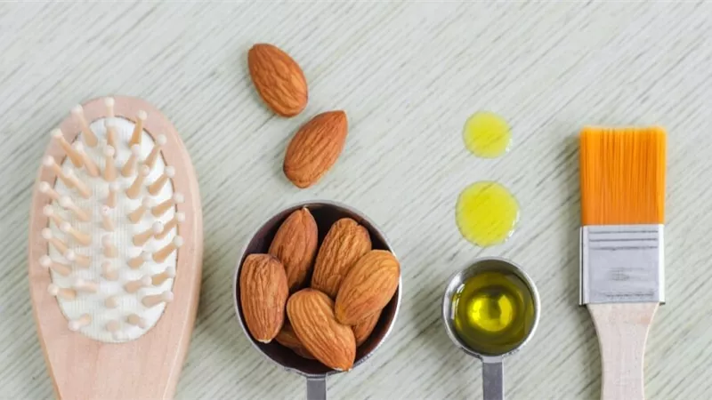 ماذا يعطي زيت اللوز لشعرك؟