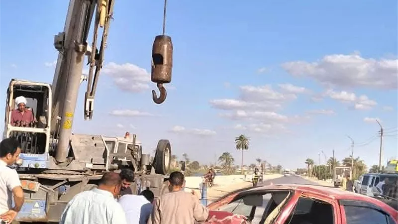 مصرع ثلاثةواصابة اثنين في تصادم سيارتين بطريق بني شقير بمنفلوط
