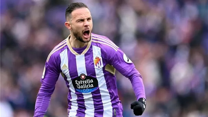 إيفان سانشيز يفتتح التسجيل لبلد الوليد أمام برشلونة .. شاهد