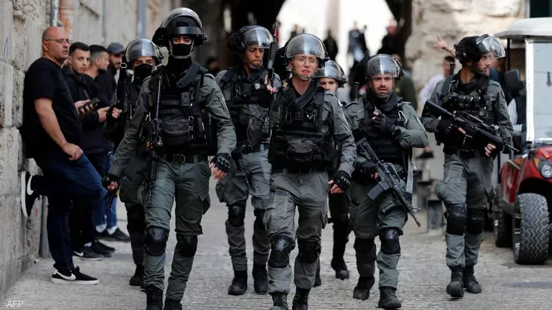 قنبلة موقوتة ملفوفة بعلم إسرائيل تهز تل أبيب