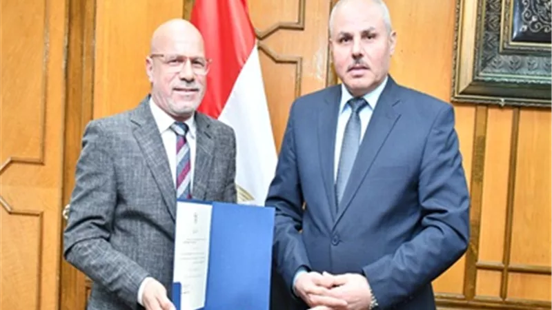 محمود الضبع عميدًا لكلية الآداب والعلوم الإنسانية بجامعة القناة