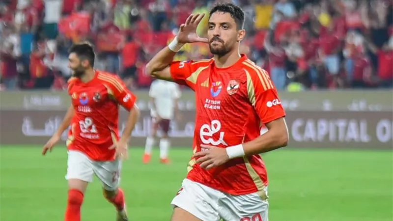 الشوط الأول..الأهلي يكتفي بثنائية في شباك حرس الحدود