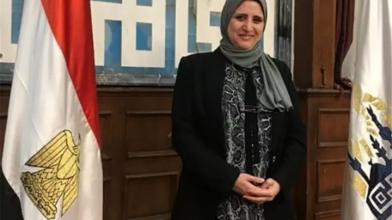 مدير إدارة التعليم فى مدينة الشروق تتفقد إنتظام اليوم الدراسى بالمدارس