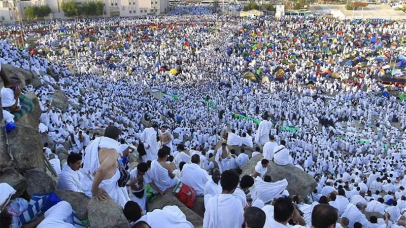 السعودية تعلن عقوبات صارمة ضد مخالفات الإيواء بالحج