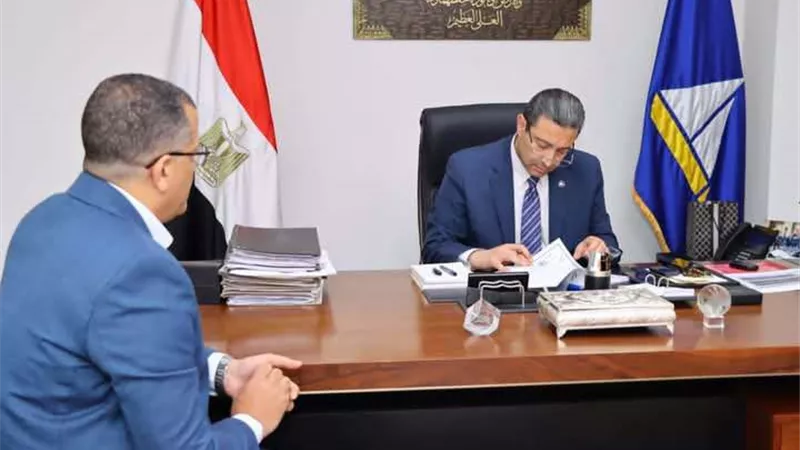 محافظ دمياط يعتمد جداول إمتحانات التيرم الثانى