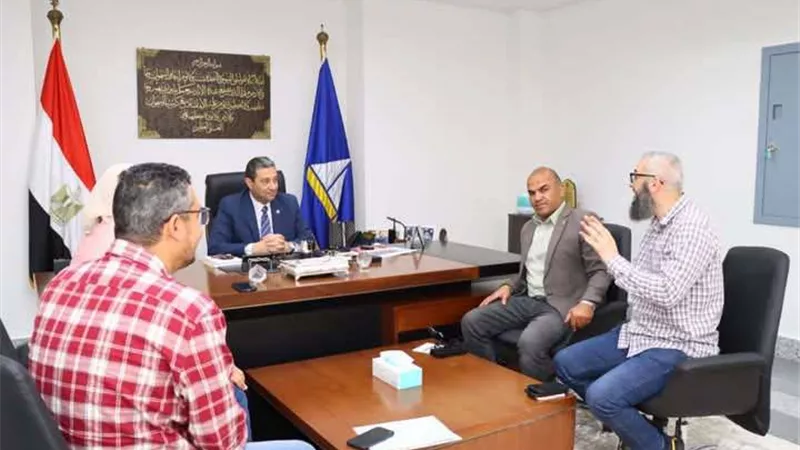 محافظ دمياط يتابع المشروعات الجارية ويطالب بالدفع بمعدلات التنفيذ