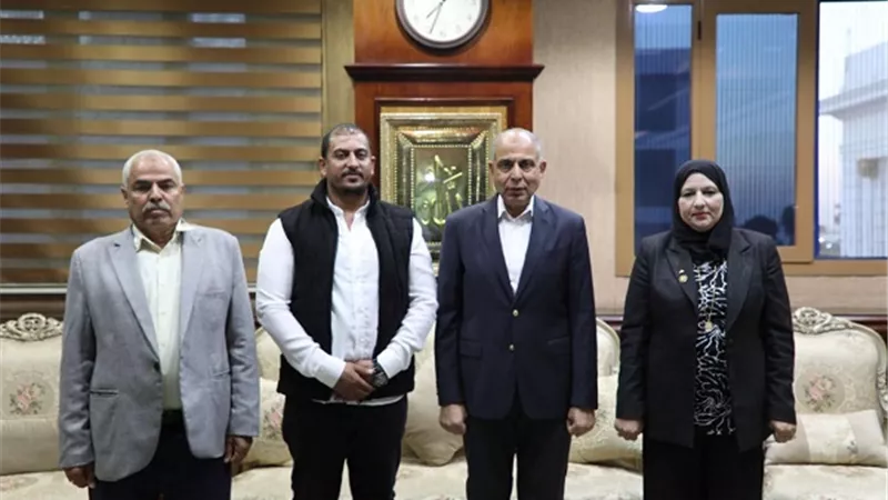 محافظ المنيا يكرم صاحب مبادرة مجتمعية لدعم منظومة النقل بديرمواس.