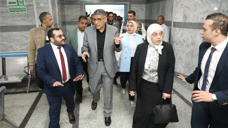 محافظ الجيزة يتفقد فرع التأمين الصحي ب ٦ أكتوبر
