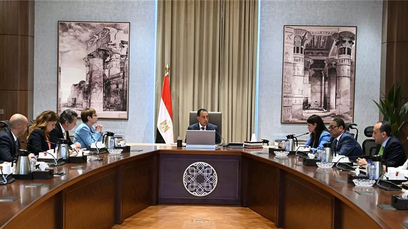 رئيس الوزراء يلتقي رئيسة البنك الأوروبي لإعادة الإعمار والتنمية