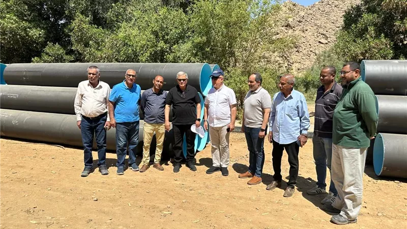 رئيس الشركة القابضة يتفقد أعمال تجديد خط مياه شرب بأسوان