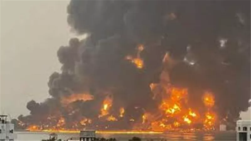 مقاتلات إسرائيلية تُسقط نحو 50 قذيفة على ميناء الحديدة اليمني