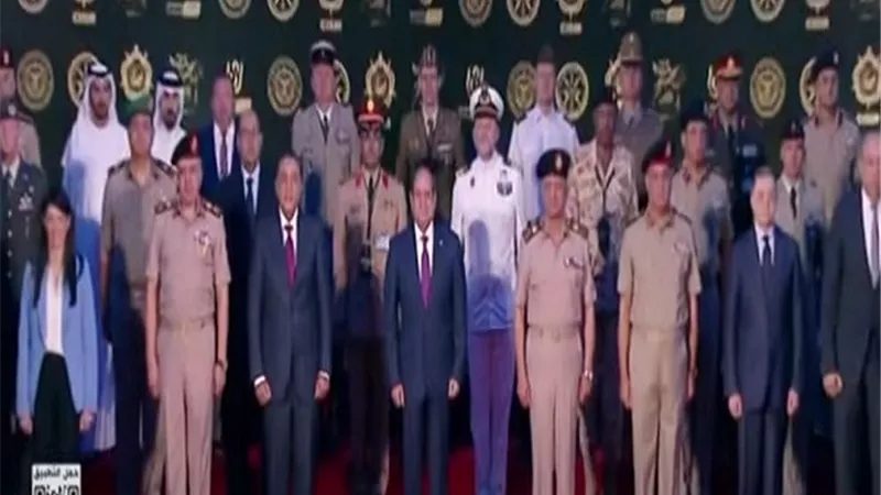 صورة تذكارية للرئيس السيسى خلال افتتاح بطولة العالم العسكرية للفروسية
