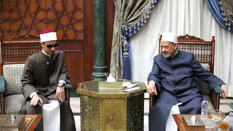 شيخ الأزهر يستقبل والدة الطالب الأزهري محمد أحمد صاحب البصيرة
