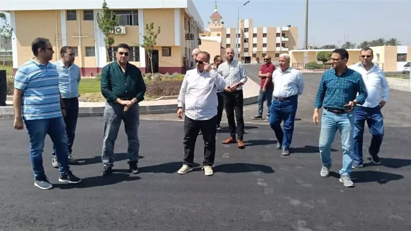 رئيس جهازمدينة العبور يتفقد مشروعات البنيةالتحتية والخدمات الصحية
