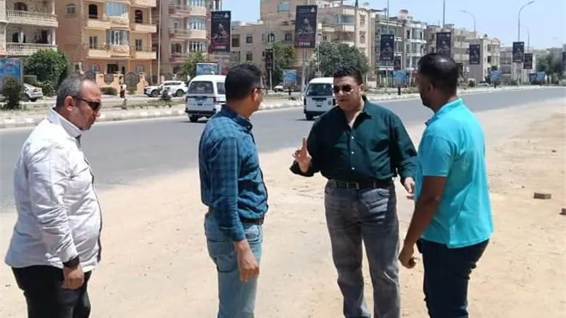 رئيس جهاز مدينة العبور يتابع تطوير شبكات المياه والطرق