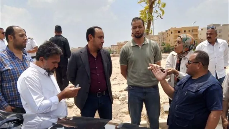 جهاز 15 مايو يسترد أرض بمساحة 5000 متر بالتعاون مع الشرطة.. صور