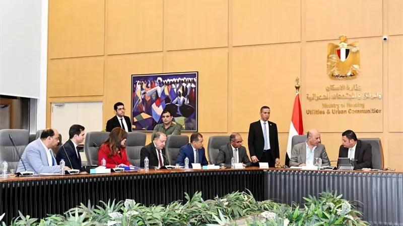 وزير الإسكان يلتقي نواب البرلمان للاستماع إلى مطالب دوائرهم