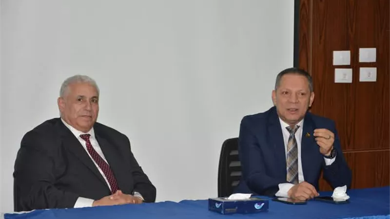 رئيس جامعة دمياط يفتتح دورة 