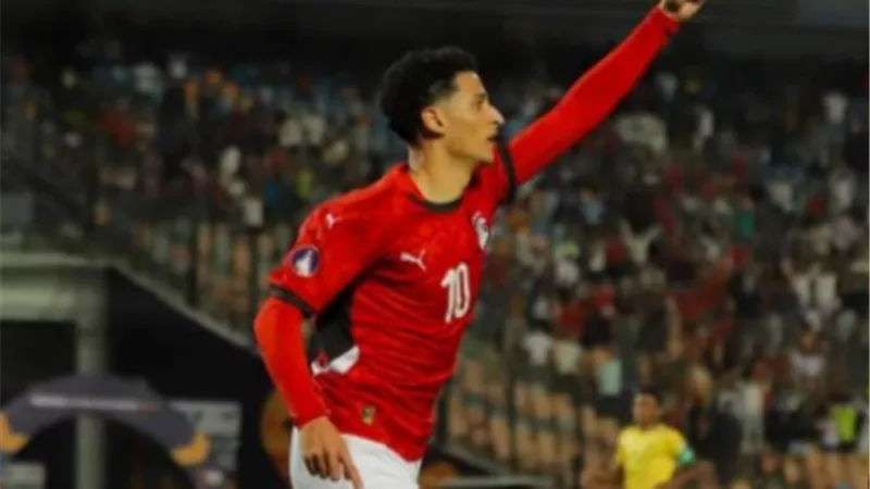 قبل مواجهة تنزانيا المرتقبة .. عبد الله يغادر معسكر منتخب الشباب