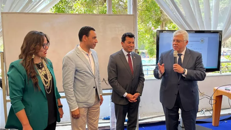 وزيرا الشباب والتعليم العالي يتفقدان برنامج 