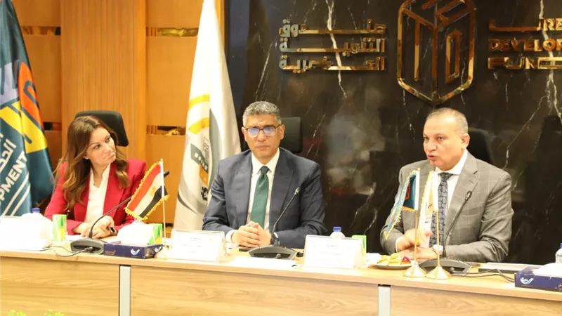 محافظ الجيزة يبحث مع رئيس صندوق التنمية الحضرية المشروعات المشترك