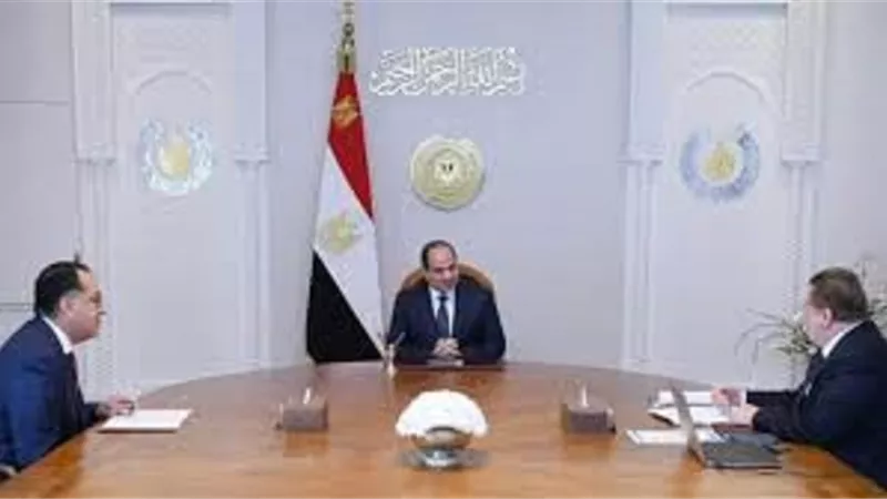 السيسي يجتمع بمدبولي ومحافظ البنك المركزي لمتابعة مؤشرات الاقتصاد