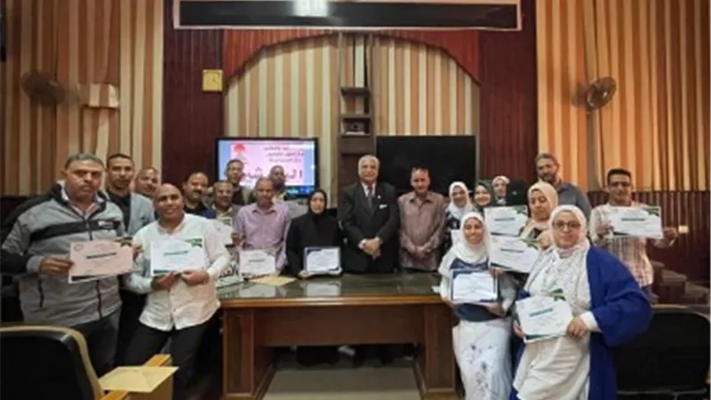 مدير تعليم القليوبية يكرم المشاركين في ورشة عمل مادة الحاسب الآلى