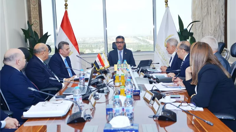 وزير التموين يوجّه بتسريع تطوير الزيوت المستخلصة وزيادة الإنتاج