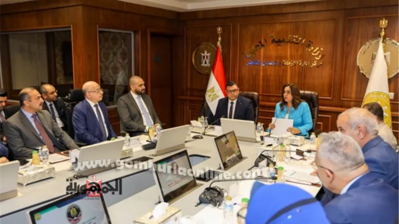 وزيرة التنمية المحلية: تبسيط إجراءات تراخيص المحال العامة