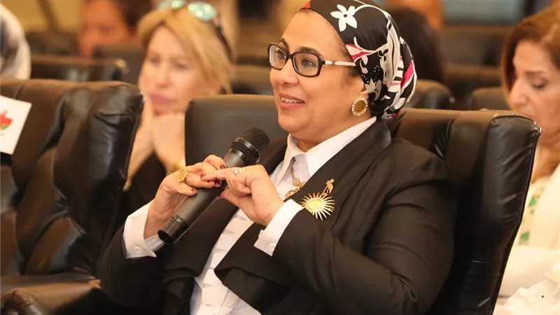 المستشارة أمل عمار تستعرض دور القومي للمرأة في مواجهة العنف السيبراني
