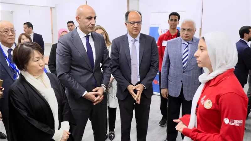 وزيرا التعليم المصري والياباني يتفقدان مدرسة السويدي للتكنولوجيا