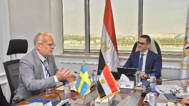 وزير الاستثمار يلتقي السفير السويدي لبحث العلاقات الاقتصادية