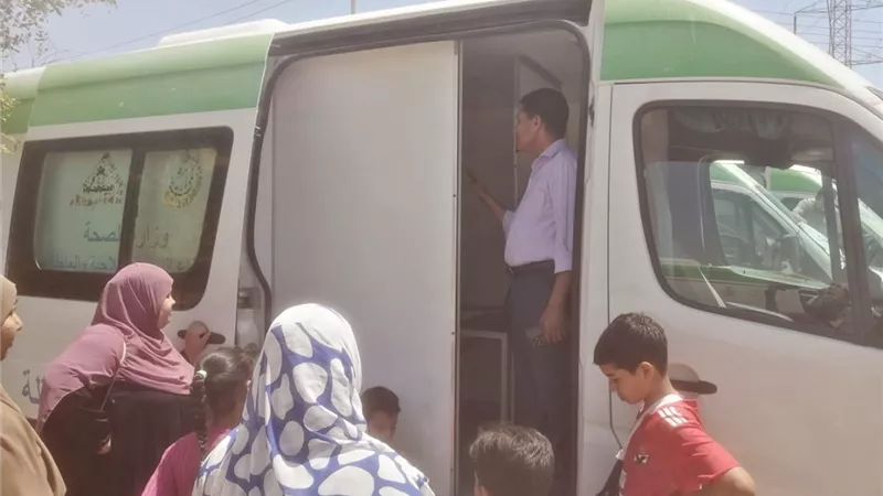 الكشف على ٦٨٠ حالة فى قافلة طبية بوحدة العبابدة الصحية بالأقصر