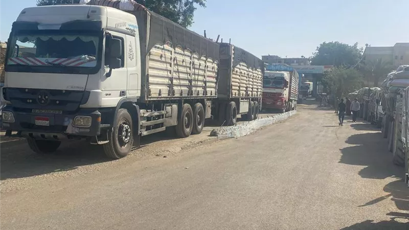 محافظ أسيوط: استمرار توافد المزارعين على صوامع وشون المحافظة