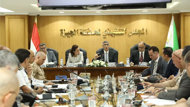 محافظ الجيزة: حملات على مواقف السرفيس وخطوط السير