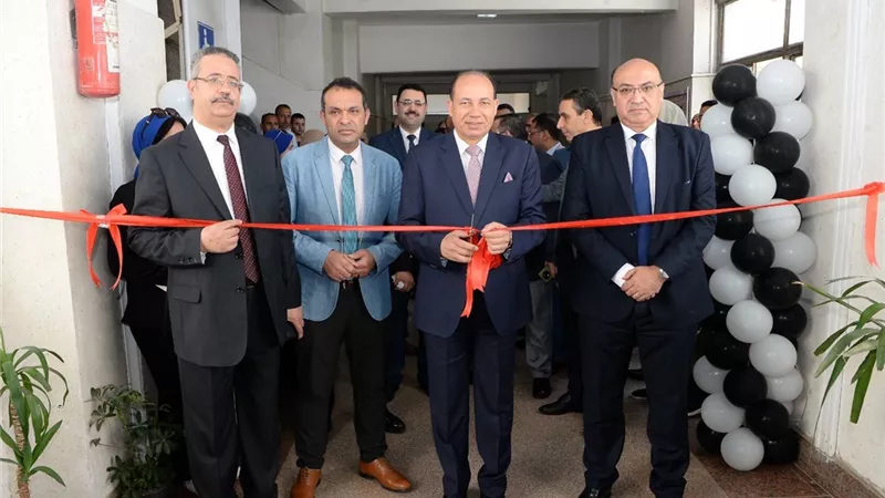 رئيس جامعة المنصورة يفتتح مشروعات التطوير والتجديد بكلية الحقوق