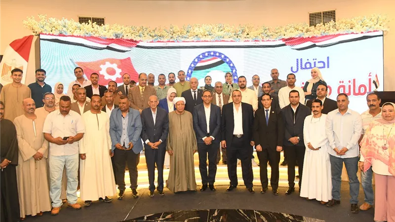 محافظ قنا يشارك في احتفالية مستقبل وطن بعيد العمال
