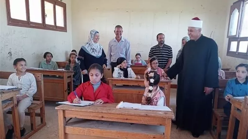 مدير الأزهر بالقليوبية يتابع امتحانات آخر العام